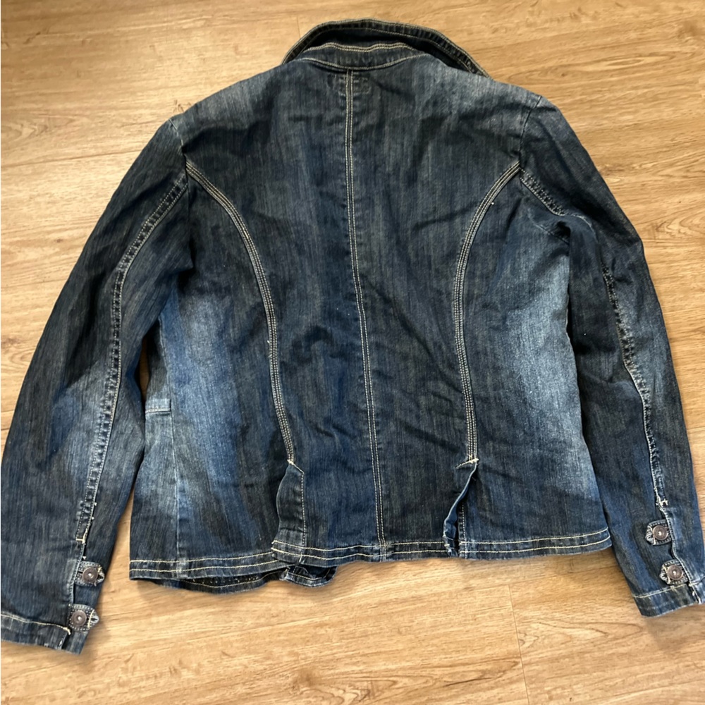 Cute women’s jean jacket, size xl